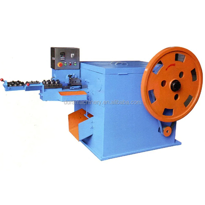 Producción automática de clavos de alambre de acero al carbono de 3 kW con inversor / PLC incluido