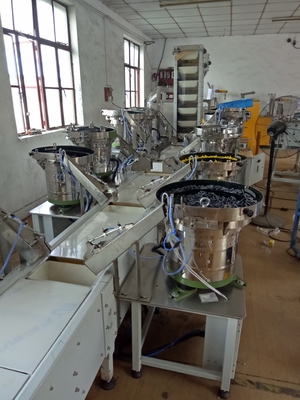 Máquina de embalaje de fijación para la producción de remaches de gran escala y producción de gran volumen