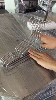 Máquina formadora automática de colgadores de alambre invertido doble con motor de 2,2 kW para una producción eficiente de colgadores