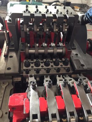 Máquina de encabezado en frío con remachado ciego de la marca DURA Máquina de fabricación de remaches de alta precisión de 380V para acero inoxidable Tipo de 5-die 5-blow
