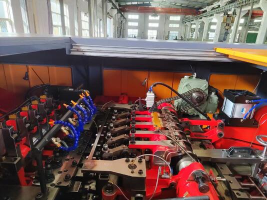 Máquina de encabezado en frío con remachado ciego de la marca DURA Máquina de fabricación de remaches de alta precisión de 380V para acero inoxidable Tipo de 5-die 5-blow