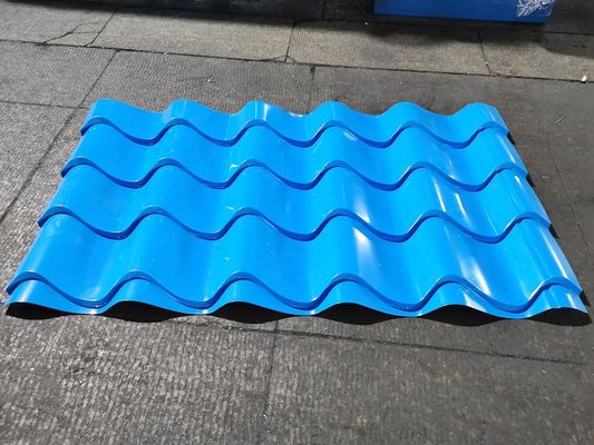 Teja de techumbre que forma la máquina