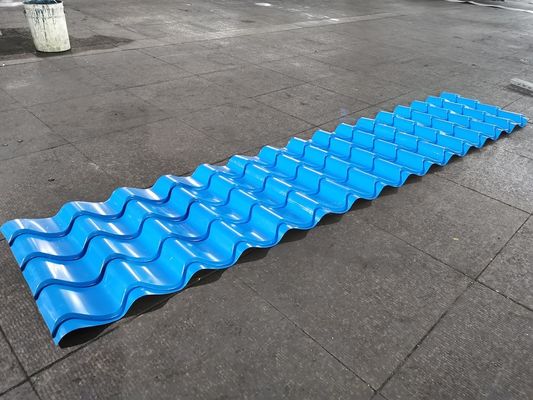 Teja de techumbre que forma la máquina